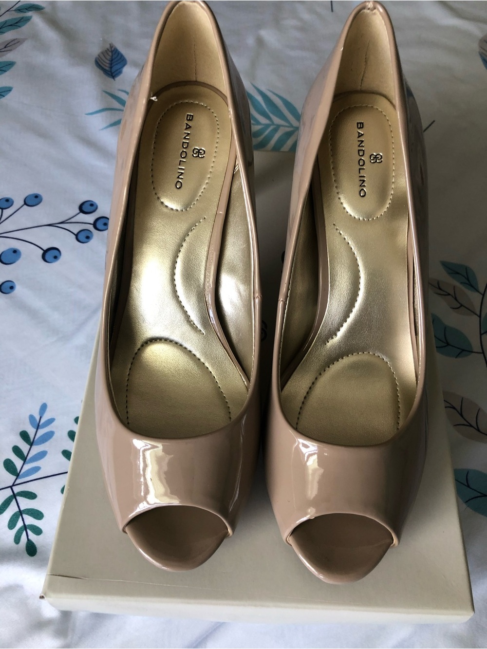Bandolino Glossy Nude Peep-Toe Pumps Size 7.5